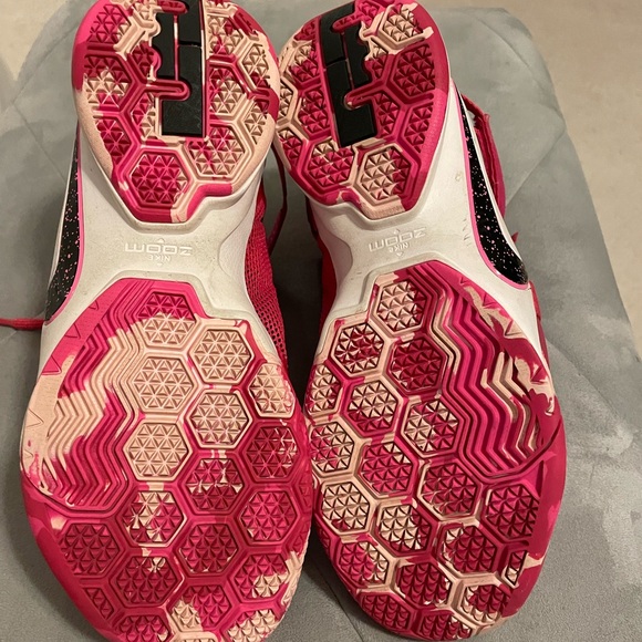 Nike LeBron Zoom Soldier 9 Think Pink Basketball Sneakers - Picture 8 of 10